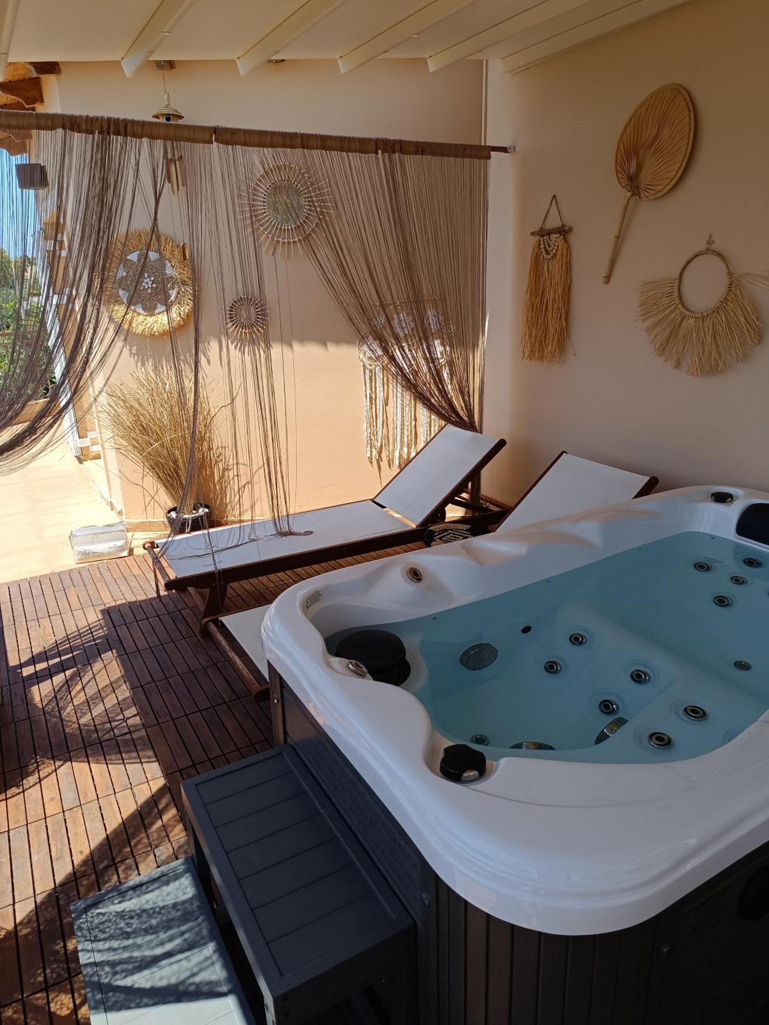 Villa Nefelifamilyhouse With Jacuzzi Lagonisi
